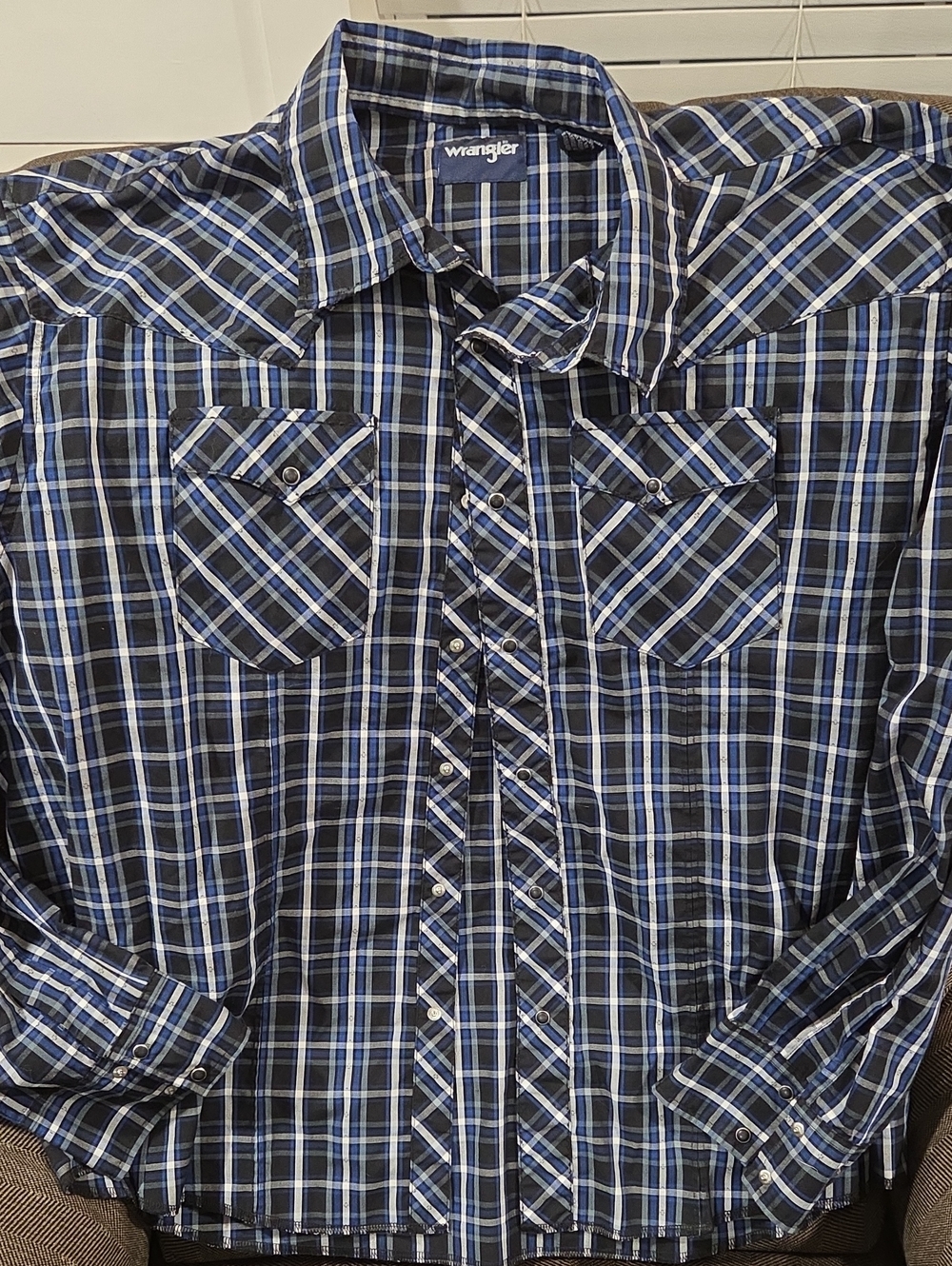 Wrangler Men’s Black and Blue Plaid Button-Down Shirt